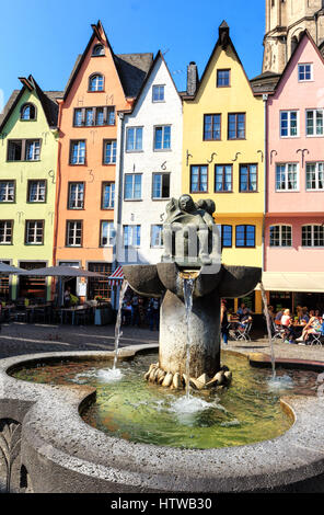 Ancienne place du marché de poissons dans la vieille ville sur le Rhin à Cologne, Allemagne Banque D'Images