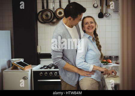 Woman in kitchen Banque D'Images