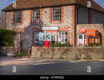 Le bureau de poste du village et des magasins dans le village de Firle dans l'East Sussex près de Lewes. Banque D'Images