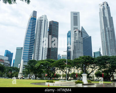 La skyline de Singapour Fullerton Road. Banque D'Images