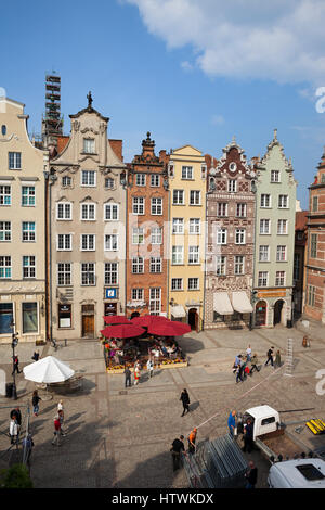 La Pologne, la ville de Gdansk, les maisons historiques avec pignons à long marché (Dlugi Targ), principale rue piétonne de la Vieille Ville Banque D'Images