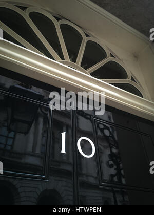 La porte au 10, Downing Street, Londres, Angleterre. Accueil pour le premier ministre britannique. Banque D'Images