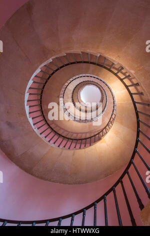 Baignoire : Beckford's tower en colimaçon - il y a 154 marches pour atteindre le belvédère au sommet de la tour Banque D'Images