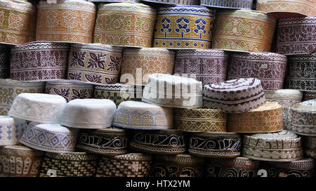 Takiyah (caps) en vente à Muttrah souk dans la capitale, Mascate Oman Banque D'Images