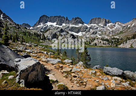 CA03029-00...CALIFORNIE - Ediza Lake et la gamme Ritter dans l'Ansell Adams Wilderness Area. Banque D'Images