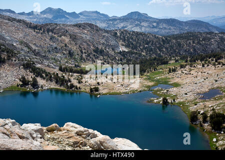 CA03060-00 - Chef RESULTAT...et le lac Lac Papoose de Silver Pass sur l'itinéraire de la John Muir Trail dans le John Muir Wilderness Area. Banque D'Images