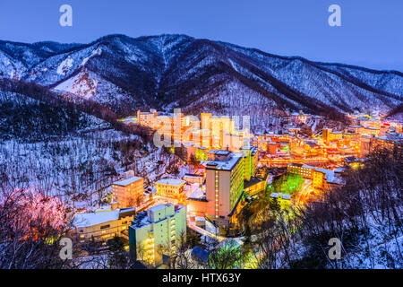 Le Japon, Noboribetsu hot springs ville Ligne d'horizon. Banque D'Images