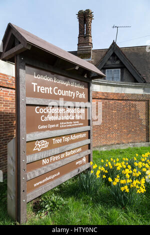 L'entrée principale de la Trent Country Park à Cockfosters Road. Banque D'Images