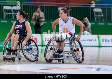 Au cours de la compétition de basket-ball en fauteuil roulant aux Jeux paralympiques d'été de Rio 2016 Banque D'Images