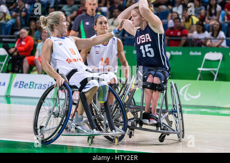 Au cours de la compétition de basket-ball en fauteuil roulant aux Jeux paralympiques d'été de Rio 2016 Banque D'Images