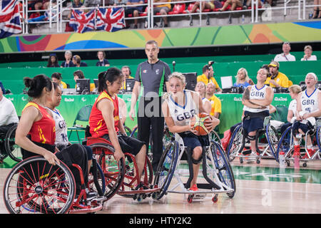 Au cours de la compétition de basket-ball en fauteuil roulant aux Jeux paralympiques d'été de Rio 2016 Banque D'Images