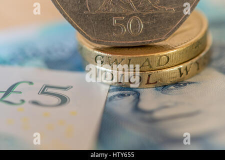 Le salaire minimum national passera à 7,50 € au 1er avril 2017 pour toutes les personnes âgées de 25 ans et plus Banque D'Images