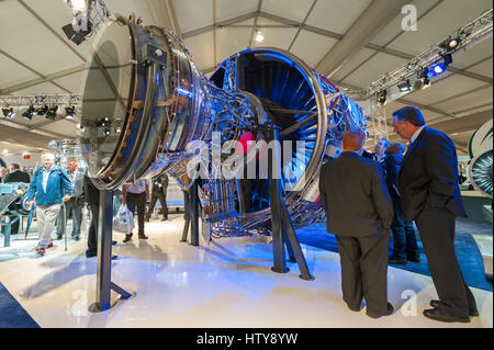 Une exposition par Rolls-Royce du Boeing 787 unité de puissance - le Trent 1000 moteur à réaction à la Farnborough, Royaume-Uni le 12 juillet 2012 Banque D'Images