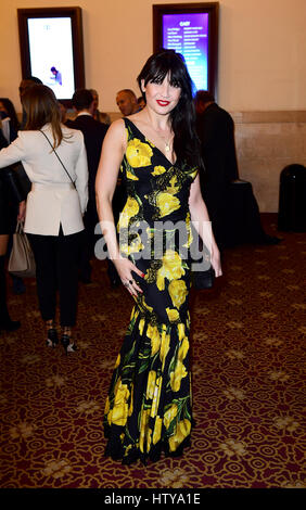 Daisy Lowe arrivant pour un Gala d'un Américain à Paris au profit de l'organisme de bienfaisance pour le développement de carrière des danseurs qui s'est tenue à La Dominion Theatre de Londres. Banque D'Images