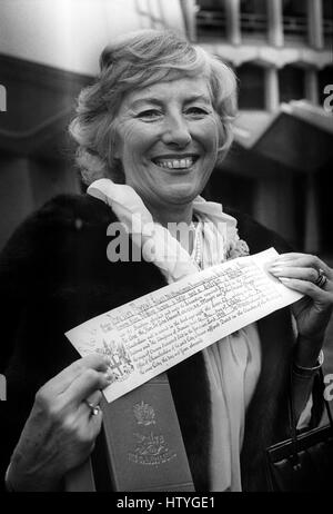 "Forces Sweetheart' Dame Vera Lynn au Guildhall à Londres lorsqu'elle a reçu le droit de cité. Banque D'Images