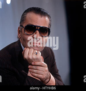 Deutscher Modeschöpfer Karl Lagerfeld, Deutschland 1980 er Jahre. Karl Lagerfeld allemand, l'Allemagne des années 1980. Banque D'Images