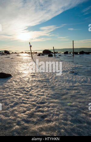 Fjord gelé en hiver, soleil scandinaves Norvège Banque D'Images