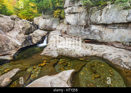 Warren Falls sur la rivière Mad, Green Mountain National Forest, comté de Washington, New York Banque D'Images