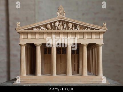 Maquette du temple d'Aphaia sur l'île d'Aegina affiché dans le Musée Glyptothèque de Munich, Bavière, Allemagne. Banque D'Images