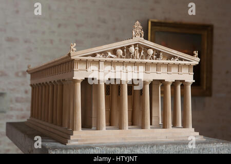 Maquette du temple d'Aphaia sur l'île d'Aegina affiché dans le Musée Glyptothèque de Munich, Bavière, Allemagne. Banque D'Images