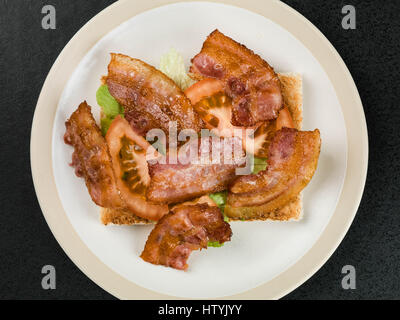 Bacon laitue et tomate sur toast petit-déjeuner sain nourriture Banque D'Images