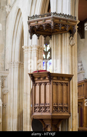 Chaire en bois décoratif à St Mary the Virgin church Oxford Banque D'Images