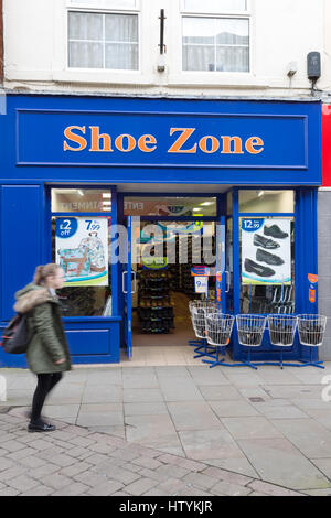 Zone de chaussures boutique, Evesham, Worcestershire England UK Banque D'Images