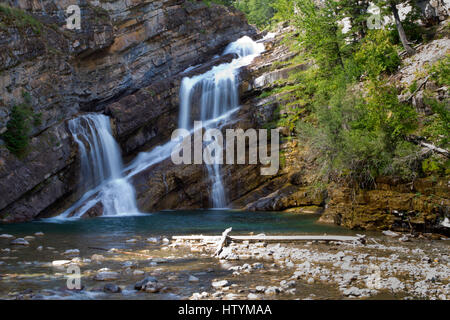 Cameron Falls, village, Waterton Waterton Lakes National Park, Alberta, Canada Banque D'Images