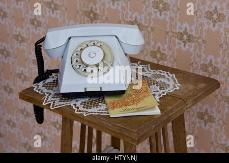 En fait vieux téléphone à cadran sur le tableau de l'URSS Banque D'Images