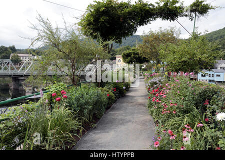 Le Pont de fleurs, un ancien pont de chariot, à Shelburne Falls, Massachusetts, United States. Banque D'Images