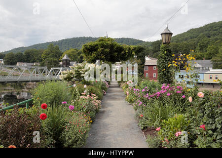 Le Pont de fleurs, un ancien pont de chariot, à Shelburne Falls, Massachusetts, United States. Banque D'Images