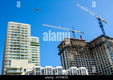 Miami Florida,Wynwood,immeuble résidentiel,haute élévation,en construction,grues,appartements,condominium résidentiel appartements immeuble Banque D'Images