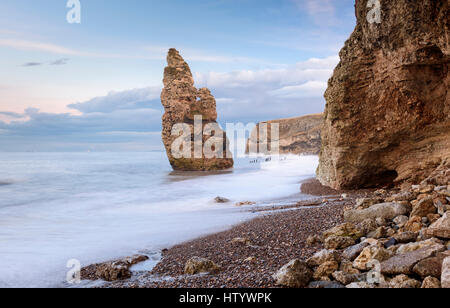 Pile sur la mer près de la plage du Port chimique Seaham dans une partie du comté de Durham Durham Heritage Coast Banque D'Images