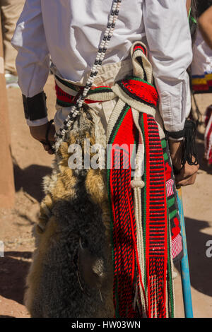 Nouveau Mexique, de Pueblo Zuni, Zunis et visiteur Arts Centre, les danseurs en costume traditionnel Zuni, spectacle gratuit Banque D'Images