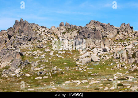 Rocky Ridge au Mt Kosciuszko Lookout Thredbo ci-dessus dans les montagnes enneigées de la Nouvelle Galles du Sud, Australie Banque D'Images