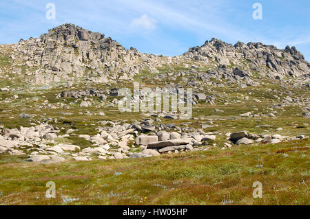 Rocky Ridge au Mt Kosciuszko Lookout Thredbo ci-dessus dans les montagnes enneigées de la Nouvelle Galles du Sud, Australie Banque D'Images