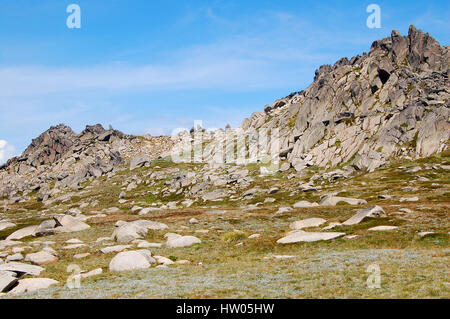 Rocky Ridge au Mt Kosciuszko Lookout Thredbo ci-dessus dans les montagnes enneigées de la Nouvelle Galles du Sud, Australie Banque D'Images