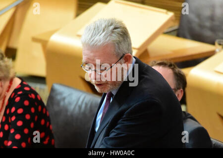 Edinburgh, Ecosse, Royaume-Uni. 15 mars, 2017. Brexit ministre écossais Michael Russell au cours du débat au Parlement écossais sur les implications de l'Union européenne référendum sur l'Écosse, de crédit : Ken Jack/Alamy Live News Banque D'Images