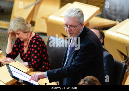 Edinburgh, Ecosse, Royaume-Uni. 15 mars, 2017. Brexit ministre écossais Michael Russell au cours du débat au Parlement écossais sur les implications de l'Union européenne référendum sur l'Écosse, de crédit : Ken Jack/Alamy Live News Banque D'Images