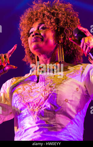 Adélaïde, Australie du Sud, Australie. 10 Mar, 2017. Oumou Sangare de l'Afrique d'effectuer au Womadelaide 2017 Music Festival qui a eu lieu entre 10 - 13 mars 2017 à Adélaïde, Australie du Sud Crédit : Gary Francis/ZUMA/Alamy Fil Live News Banque D'Images