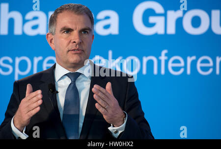 Munich, Allemagne. Mar 16, 2017. Carsten Spohr, président de Deutsche Lufthansa AG, parle à la conférence de presse de l'entreprise à l'aéroport de Munich, Allemagne, 16 mars 2017. Photo : Sven Hoppe/dpa/Alamy Live News Banque D'Images