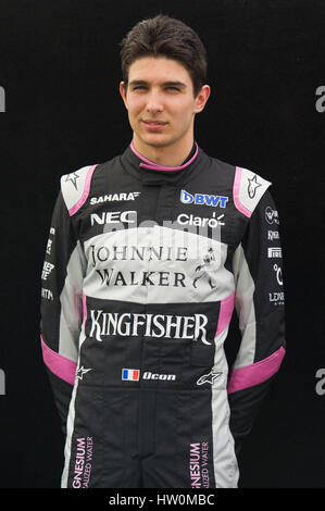 Melbourne, Australie. Mar 23, 2016. Sahara Force India pilote de Formule 1 Esteban Ocon de France pose pour le portrait session avant la Formule Un Grand Prix d'Australie à Melbourne, Australie, le 23 mars 2016. L'Australian Grand Prix de Formule 1 aura lieu à Melbourne le 26 mars. Credit : Bai Xue/Xinhua/Alamy Live News Banque D'Images