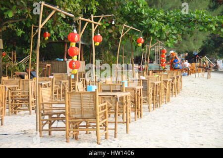 Au restaurant de la plage klong Prao Beach, Koh Chang island, Thaïlande Banque D'Images