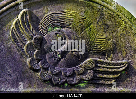 Chérubin. Détail de pierre tombale dans l'église. Église de Saint Michel et Saint Laurent. Fewston, North Yorkshire, Angleterre, Royaume-Uni, Europe. Banque D'Images