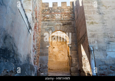 Remparts, des sentiers et des tours de Badajoz, Espagne mur musulmane Banque D'Images