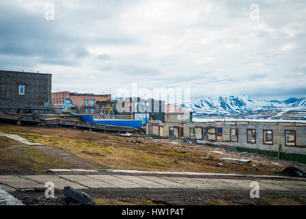 Les bâtiments détruits à Barentsburg, industriel ville russe à Svalbard, Norvège Banque D'Images