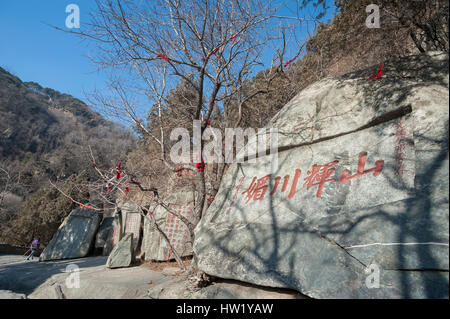 Inscriptions anciennes à la montagne tai shan, Chine Banque D'Images