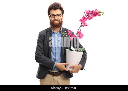 Homme tenant une fleur d'orchidée dans un pot isolé sur fond blanc Banque D'Images