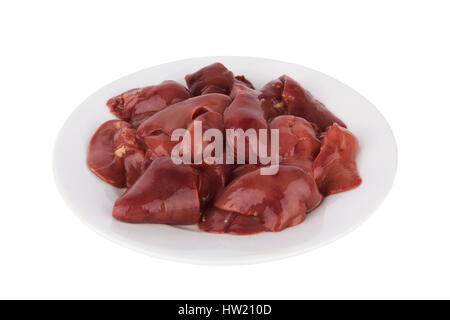 Frais cru foie d'oiseaux dans la plaque blanche. Isolated on white Banque D'Images