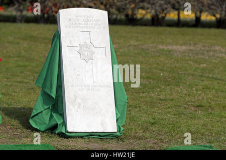 La pierre tombale du Caporal Ronald George Blackham de Northwich, Cheshire à la Commonwealth War Graves Commission (CWGC) le cimetière de guerre de Salerne, en Italie, qui ont tous été tués lors de la DEUXIÈME GUERRE MONDIALE, au cours d'une violente bataille le 25 septembre 1943 sur la colline 270, près du village de Capezzano. Banque D'Images